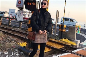 小個(gè)子女生適合什么款式棉服？打造冬日浪漫情緣