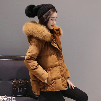 小個(gè)子女生適合什么款式棉服？打造冬日浪漫情緣