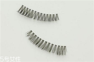 長(zhǎng)期佩戴假睫毛有什么危害？適當(dāng)給眼周肌膚放個(gè)假