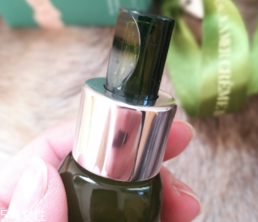 海藍(lán)之謎去皺精華用多久能見效？至少3個(gè)月