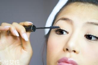 睫毛膏纖長和濃密哪個好？適合自己最重要