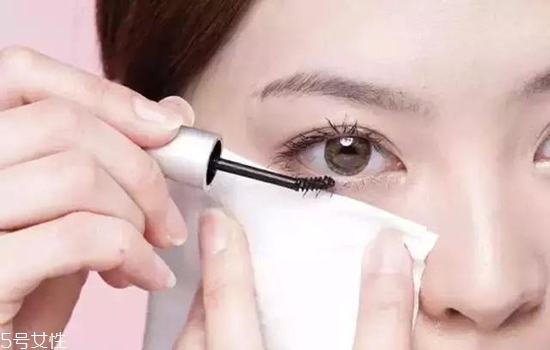 睫毛膏暈妝是什么原因？化妝手法很重要