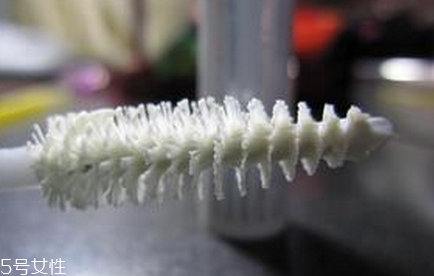 睫毛增長液哪個牌子效果好？增長眼睫毛的有效方法