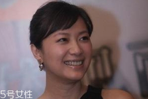 皮膚黑怎么選粉底？至少用兩種色號