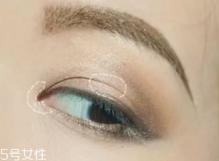 皮膚黑怎么選粉底？至少用兩種色號