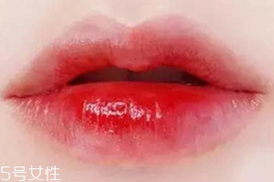 化妝新手怎么化唇妝？咬唇妝自然日常