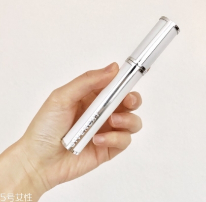 紀(jì)梵希睫毛膏哪款好？海膽折角睫毛膏任你選擇