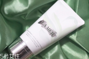 海藍(lán)之謎潔面泡沫和潔膚乳有什么區(qū)別？適合不同膚質(zhì)