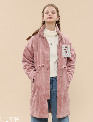 燈芯絨衣服怎么搭配？帶你提升時尚感與高級感