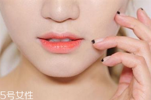 唇紋怎么去除？淡化唇紋的唇膏推薦