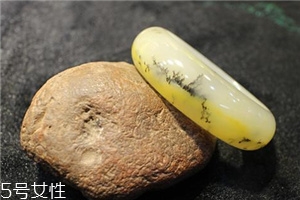 黃龍玉手鐲戴哪只手？手鐲佩戴要當(dāng)心