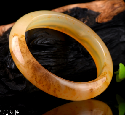 黃龍玉手鐲什么顏色才是最好的？這樣選絕不出錯