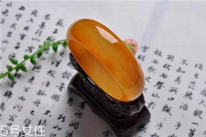 黃龍玉手鐲對身體好嗎？原來戴玉的好處這么多