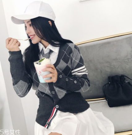 格子針織衫怎么搭配？有一種經典叫格紋