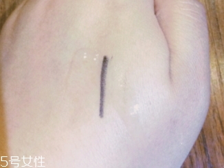 紀梵希眼線筆好用嗎？防水不暈染的紀梵希眼線筆