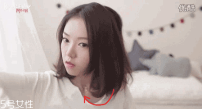 短發(fā)發(fā)尾外翻的發(fā)型怎么弄？誰弄誰美