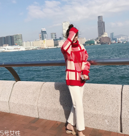 大紅色毛衣配什么顏色好看？色彩搭配很重要