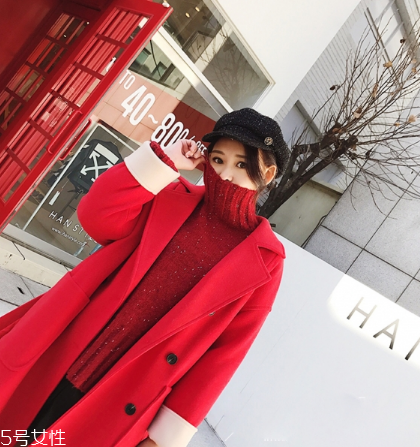 大紅色毛衣配什么顏色好看？色彩搭配很重要