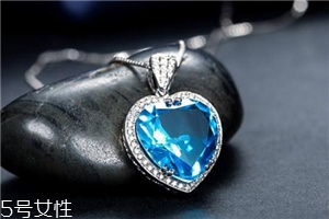 托帕石價(jià)格多少錢一克？明星最愛的托帕石