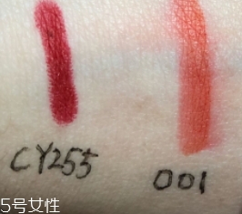 唇釉和口紅哪個不容易掉色？
