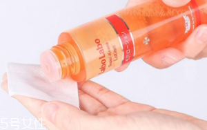 痘痘反復長是什么原因？基礎護膚不夠用心