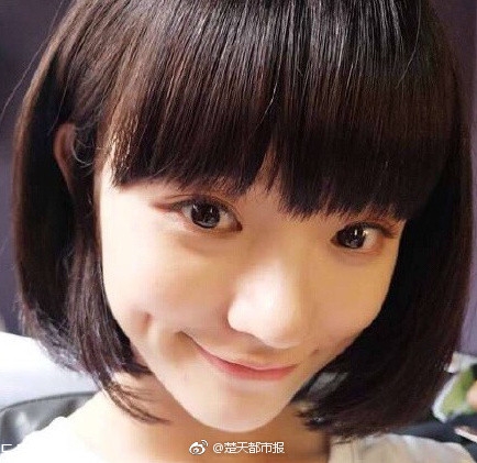 短發(fā)發(fā)尾外翻的發(fā)型怎么弄？誰弄誰美