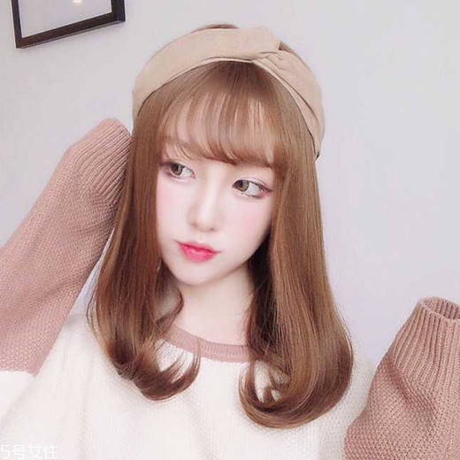 矮個子女生適合什么短發(fā)？氣質齊肩卷發(fā)