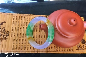 翡翠手鐲怎么看水頭？行家教你這樣挑
