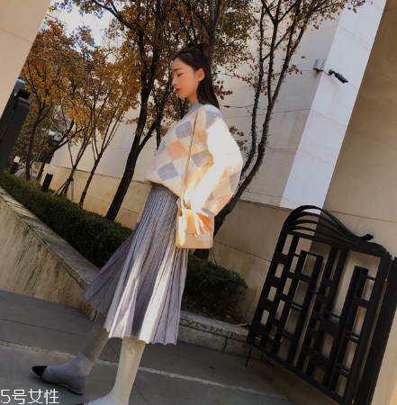 毛衣掉色嚴(yán)重怎么辦？巧用鹽水化解尷尬