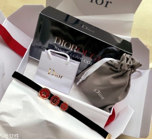 迪奧2018情人節(jié)限量多少錢？love kiss情人節(jié)口紅試色