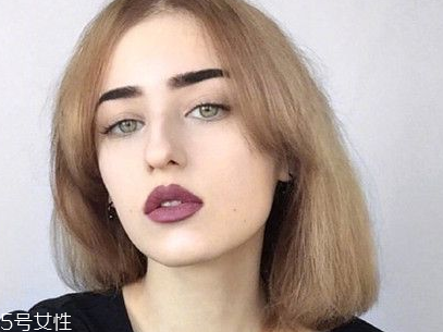 短頭發(fā)染什么顏色好看洋氣顯白？短發(fā)這樣弄好看又大方