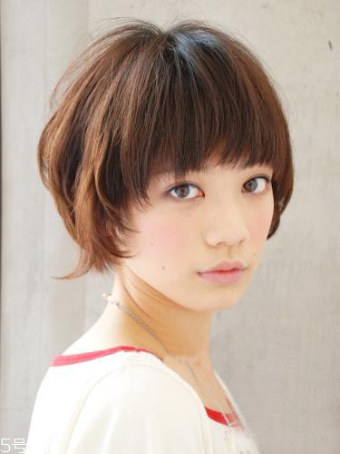 女生發(fā)質(zhì)軟適合什么發(fā)型？胖圓臉顯瘦發(fā)型參考