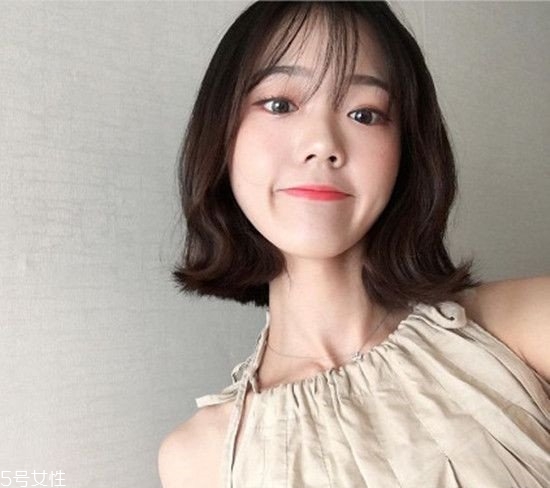 外翹短發(fā)適合什么臉型？再燙內(nèi)扣你就out了