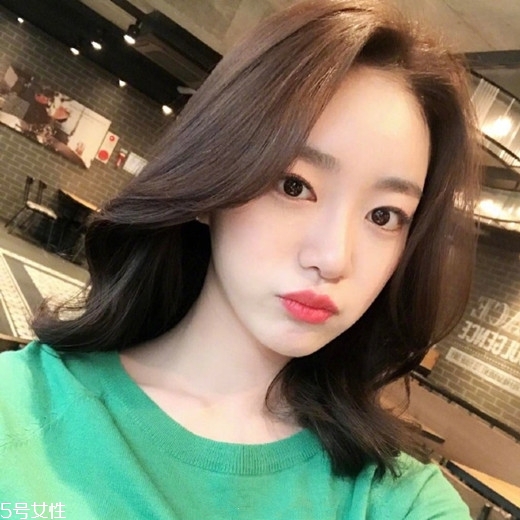 發(fā)量多女生適合什么發(fā)型？形象百變的你