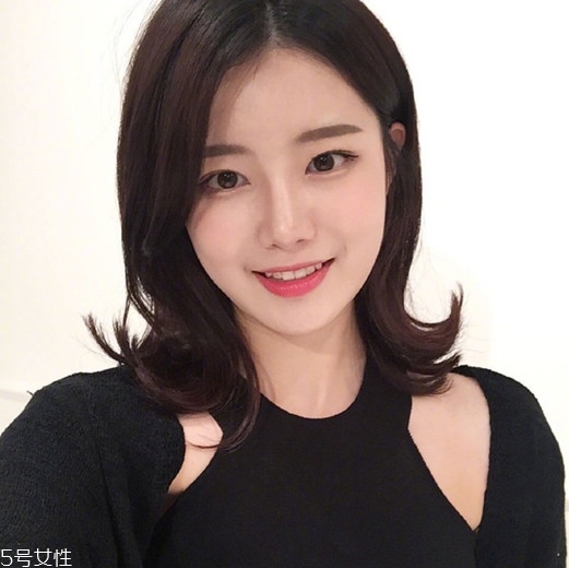 矮個子女生適合什么短發(fā)？氣質齊肩卷發(fā)