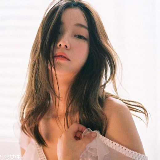 發(fā)量多女生適合什么發(fā)型？形象百變的你