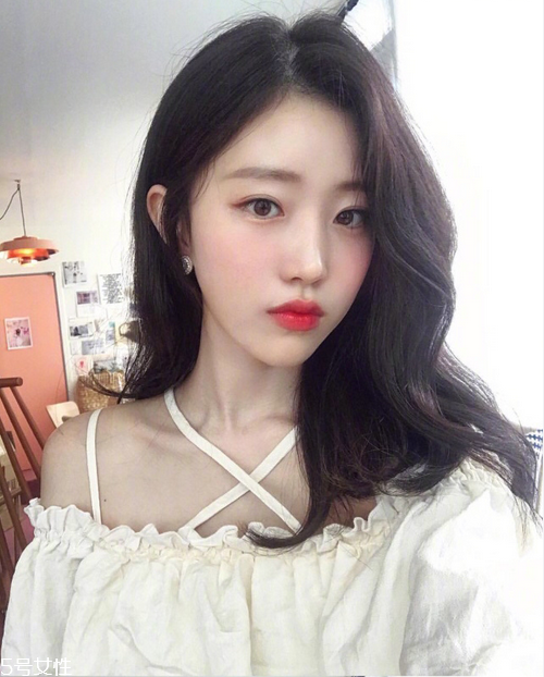 發(fā)量多女生適合什么發(fā)型？形象百變的你