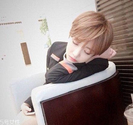 短發(fā)適合扎什么發(fā)型？剪短發(fā)這么好看