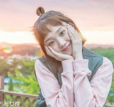 李圣經(jīng)同款短發(fā)怎么打理？吹頭發(fā)的時(shí)候盡量吹發(fā)根