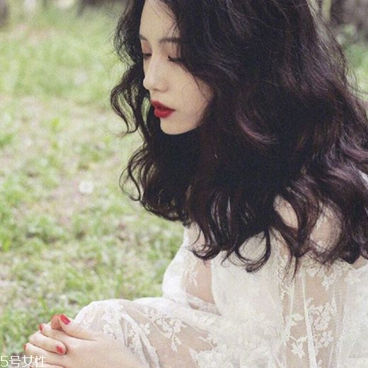 發(fā)量多女生適合什么發(fā)型？形象百變的你