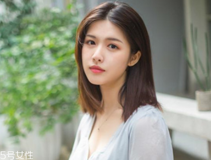 矮個子女生適合什么短發(fā)？氣質齊肩卷發(fā)