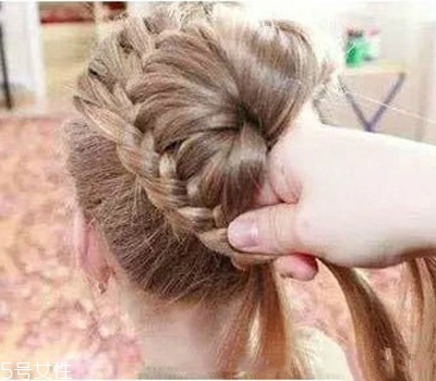 小女孩扎什么頭發(fā)好看？小公主發(fā)型大全