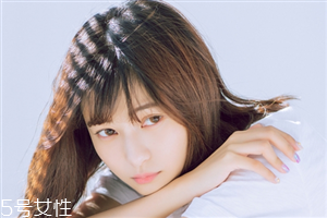 2022最流行的發(fā)色顯白？不同膚色適合不同發(fā)色