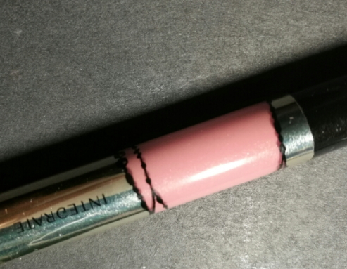 唇彩和口紅哪個危害大？