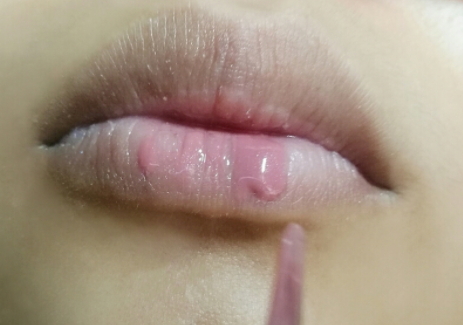唇彩和口紅哪個危害大？