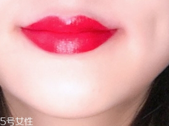 唇彩怎么涂？按照步驟涂抹