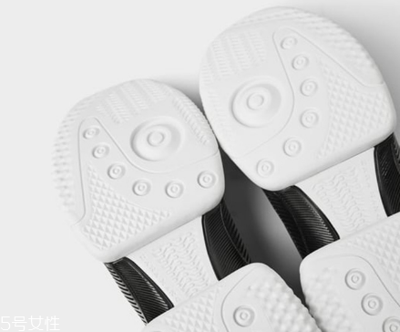 zara低配版巴黎世家襪子鞋多少錢_在哪買？