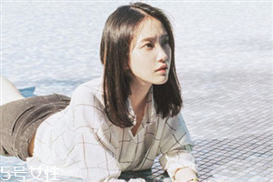 齊肩直發(fā)染什么顏色好看？簡(jiǎn)單好看的齊肩發(fā)扎法