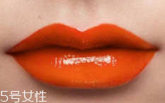 怎么涂口紅不顯唇紋？關(guān)鍵是做好打底