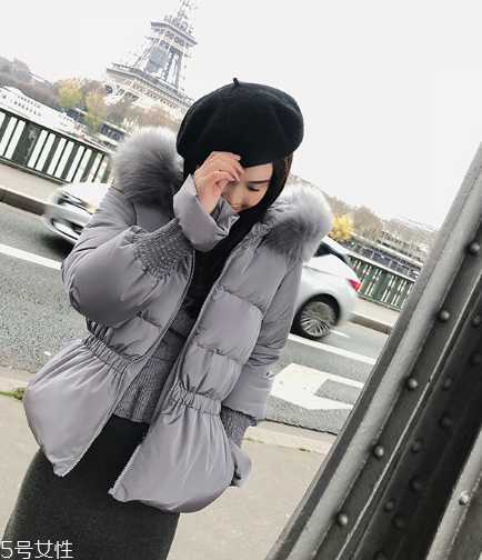 短款羽絨服怎么搭配？小個子女生的顯高利器